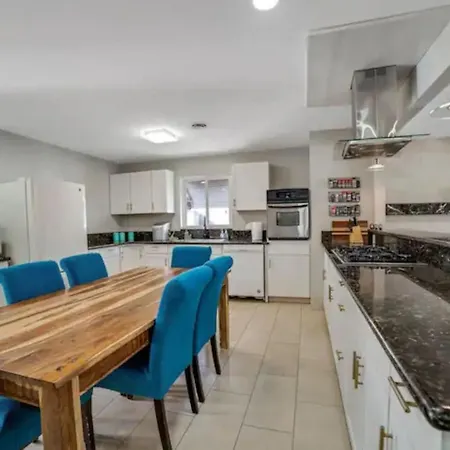 284 Perfect For A Boys Trip Villa